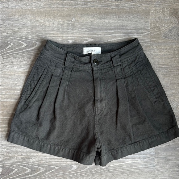 The GREAT. The Trouser Short Pleated Marsh Green 27 - Picture 2 of 9